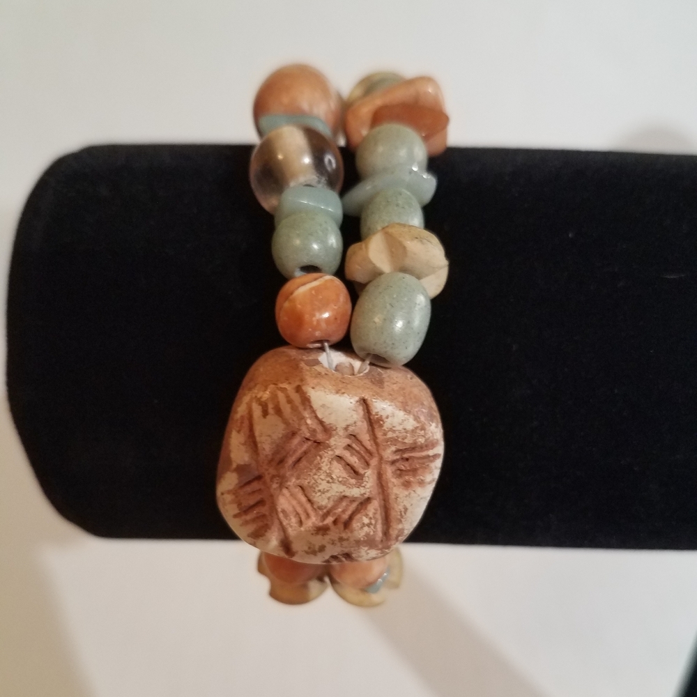 Stone bead bracelet j401